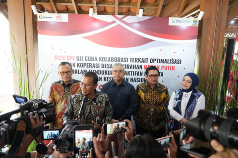 Dirut BPJS Kesehatan sebut kolaborasi dengan KKMP Bandung bertujuan mudahkan aktivasi kartu JKN sekaligus berdayakan warga, Kamis (21/5/2026). Foto: BPJS Kesehatan