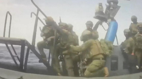 Rekaman video saat pasukan Israel menaiki flotila di dekat Siprus.