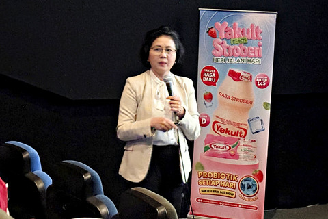 Guru Besar FMIPA, Universitas Indonesia, Prof. Dra. Wellyzar Sjamsuridzal, M.Sc., Ph.D, dalam acara Press Conference Peluncuran Varian Yakult Rasa Terbaru di CGV Grand Indonesia, Jakpus, Senin (25/5/2026). Foto: Eka Nurjanah/kumparan