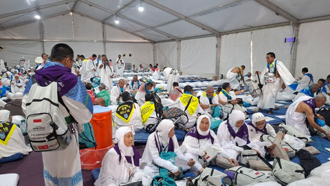 Suasana jemaah haji Indonesia di tenda Arafah jelang puncak haji. Foto: Lutfan Darmawan/kumparan