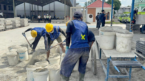 Warga binaan melakukan kegiatan pembuatan beton dalam program Jawara Beton di Lapas Kelas 1 Tangerang, Selasa (26/5/2026). Foto: Nauval Pratama/kumparan