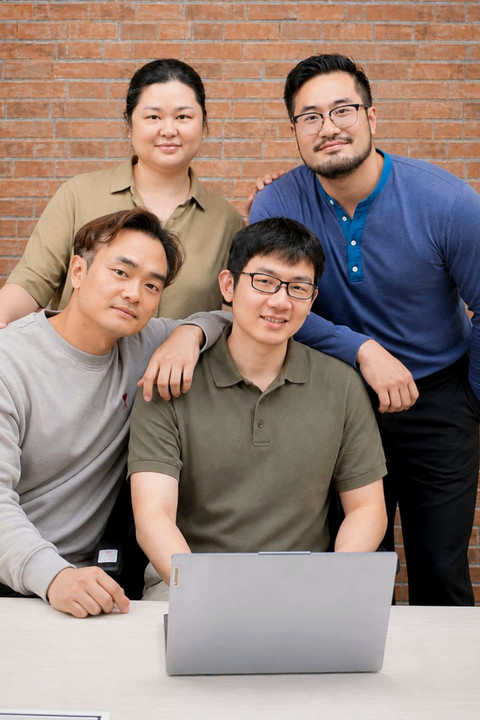 Jajaran BOD dari kiri bawah ke kiri atas (berlawanan arah jarum jam)
Roni Ang (Chief Business Development Officer), Brian Imawan (Chief Executive Officer), Raynald Soeharto (Chief Marketing Officer), dan Anny Changdra (Chief Financial Officer). Foto: Dok. Jumpstart