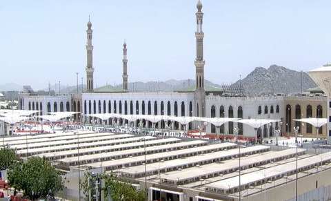 Masjid Namirah di padang Arafah, lokasi khotbah wukuf haji, Selasa 26/5/2026. Foto: Youtube @qurantvsa