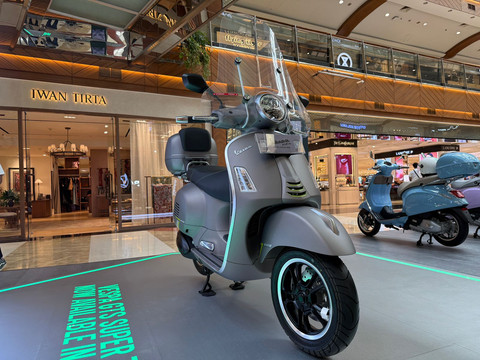 Vespa GTS Supertech 250 meluncur di Jakarta, Selasa (26/5/2026). Foto: Syahrul Ghiffari/kumparan