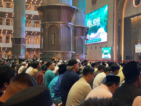 Jemaah salat Iduladha mulai memadati kawasan Masjid Istiqlal sejak pukul 03.30, Rabu (27/5/2026). Foto: Aditya Nugraha/kumparan