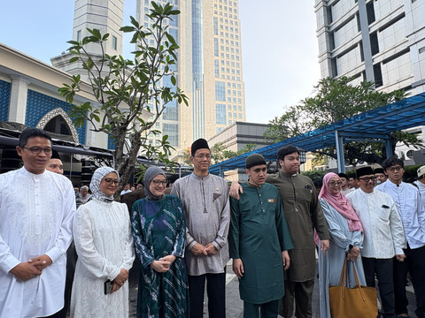 Menteri Keuangan Purbaya Yudhi Sadewa salat Idul Adha di Masjid Kantor Pusat DJP, Rabu (27/5/2026). Foto: Ave Airiza Gunanto/kumparan