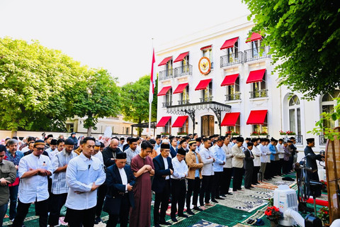 Presiden Prabowo Subianto salat Idul Adha di Wisma KBRI Paris, Rabu (27/5/2026). Foto: Laily Rachev/Biro Pers Sekretariat Presiden