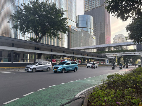 Situasi arus lalu lintas yang terjadi di sejumlah titik di Jalan Jenderal Sudirman, Kamis (28/5/2026). Foto: Ryan Iqbal/kumparan