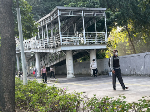Situasi arus lalu lintas yang terjadi di sejumlah titik di Jalan Jenderal Sudirman, Kamis (28/5/2026). Foto: Ryan Iqbal/kumparan