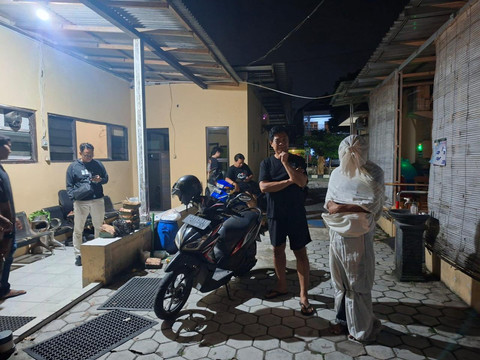 Polres Sragen mengamankan tiga orang pelajar setelah geger media sosial aksi live TikTok bertema "pocong jadi-jadian" viral di Sragen. Foto: Dok. Polres Sragen