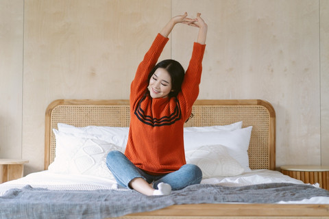 Ilustrasi peregangan ringan saat bangun tidur. Foto: Shutterstock