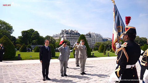 Upacara penyambutan Presiden Prabowo Subianto di Paris, Prancis, Kamis (28/5/2026). Foto: YouTube/ Sekretariat Presiden