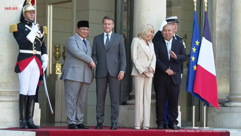 Presiden Prabowo Subianto disambut oleh Presiden Perancis Emmanuel Macron saat tiba Istana Elysee, Paris, Prancis, Kamis (28/5/2026). Foto: YouTube/ Sekretariat Presiden