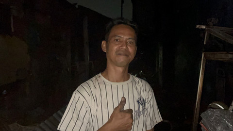 Agus (48) saksi awal kebakaran di kawasan Tambora, Jakarta Barat, Kamis (28/5/2026). Foto: Rayyan Farhansyah/kumparan