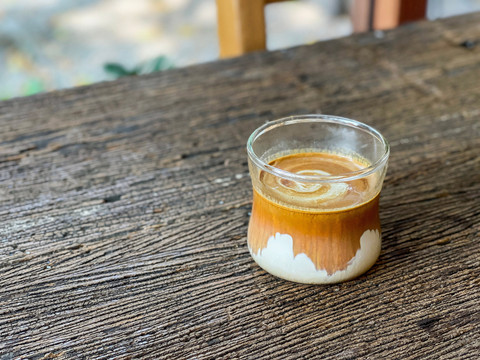 Ilustrasi dirty coffee. Foto: Need Swanya/Shutterstock