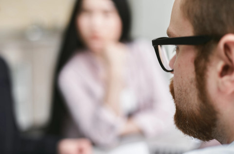 https://www.pexels.com/photo/close-up-shot-of-a-man-wearing-eyeglasses-7734572/