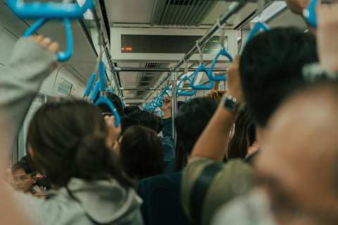 Foto oleh Ninh Tien Dat dari Pexels: https://www.pexels.com/id-id/foto/perjalanan-padat-dengan-kereta-api-kota-ho-chi-minh-33327921/