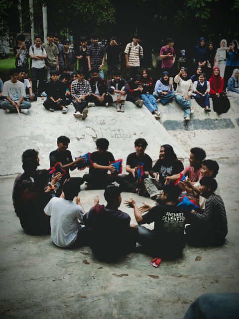 Potensi jarang hadir sebagai bentuk jadi. Dalam lingkar Didong Gayo, ia tumbuh perlahan melalui kebersamaan, latihan, dan waktu. Foto: Dokumentasi pribadi