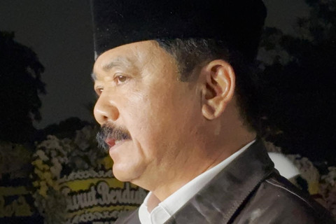 Mantan Panglima TNI Marsekal TNI (Purn) Hadi Tjahjanto di rumah duka Menteri Pertahanan (Menhan) periode 2014-2019 Jenderal TNI (Purn) Ryamizard Ryacudu di Perumahan Puri Wira Bhakti, Cikeas, Bogor, Minggu (31/5/2026). Foto: Nauval Pratama/kumparan