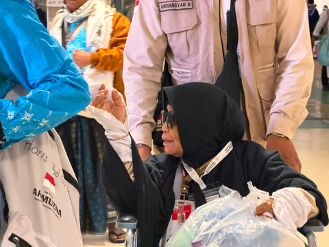 Sejumlah jemaah haji meninggalkan Indonesia, lewat Bandara King Abdul Aziz Jeddah, Minggu (31/5)  Foto: Dok. MCH 2026