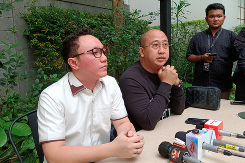 Konferensi pers kuasa hukum Sarwendah Chris Sam Siwu dan Abraham Simon di Cilandak, Jakarta Selatan, Senin (1/6/2026). Foto: Aprilandika Pratama/kumparan