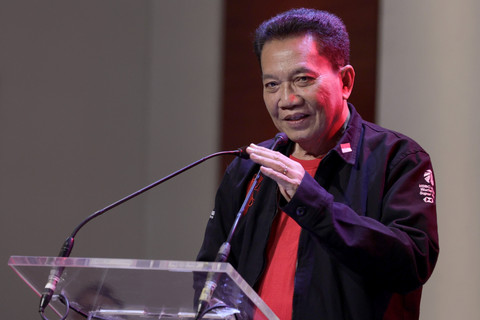 Ketua Panitia Pelaksana Polytron Indonesia Open 2026 Achmad Budiharto menyampaikan keterangan pers saat konferensi pers jelang Polytron Indonesia Open 2026 di The Music Place, Fairmont Jakarta, Senin (1/6/2026). Foto: Megapro Communications