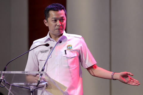 Wakil Ketua Umum I PBSI Taufik Hidayat  menyampaikan keterangan pers saat konferensi pers jelang Polytron Indonesia Open 2026 di The Music Place, Fairmont Jakarta, Senin (1/6/2026). Foto: Megapro Communications