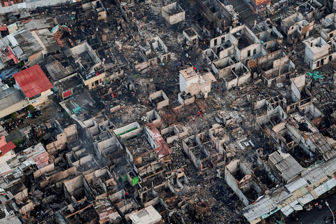 Foto udara usai kebakaran permukiman di Jalan Kemayoran Gempol, Kebon Kosong, Kemayoran, Jakarta, Selasa (2/6/2026). Foto: Adietiya Haswi/HO via REUTERS