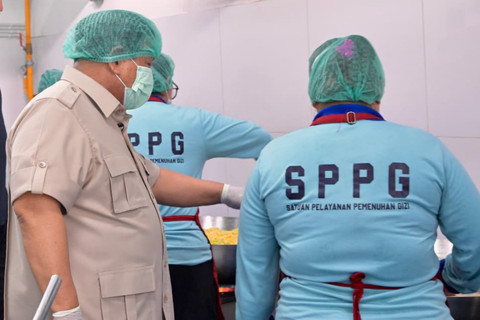 Presiden Prabowo Subianto meninjau langsung Satuan Pelayanan Pemenuhan Gizi (SPPG) di Palmerah, Jakarta, pada Selasa (2/6/2026). Foto: Dok. Biro Pers, Media, dan Informasi Sekretariat Presiden