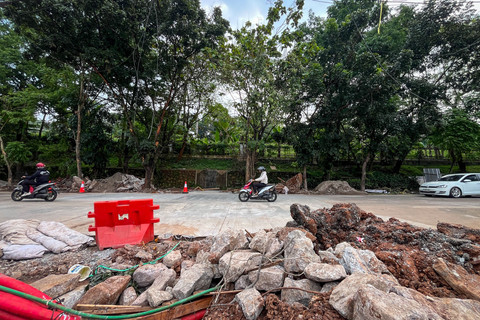 Foto: Jalan Raya Lenteng Agung Arah Depok Kembali Dibuka Usai Amblas