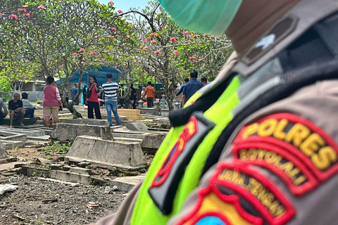 Polisi ekshumasi makam warga Boyolali yang tewas usai makan sate misterius. Foto: Dok. Polda Jateng