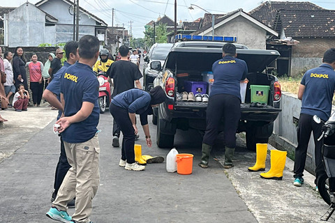 Polisi eksumasi makam warga Boyolali yang tewas usai makan sate misterius. Foto: Dok. Polda Jateng