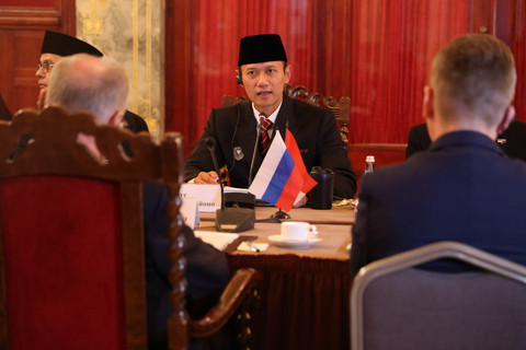 Menko AHY memimpin Konsultasi Bilateral Indonesia-Rusia di bidang kemaritiman bersama Penasihat Presiden Federasi Rusia sekaligus Ketua Dewan Maritim Federasi Rusia Nikolai Patrushev di Moskow, Senin (1/6/2026). Foto: Dok. Kemenko Infra