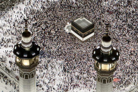 Jemaah haji dari berbagai negara melaksanakan tawaf di Masjidil Haram, Makkah, Selasa (2/6/2026) waktu setempat. Foto: Citro Atmoko/ANTARA FOTO