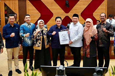Menpora Erick Thohir Didampingi Wamenpora Taufik Hidayat dan Sesmenpora Gunawan Suswantoro, serta pejabat Eselon I dan II Kemenpora RI Hadiri Rapat Kerja dengan Komisi X DPR RI. Foto: Dok. Kemenpora