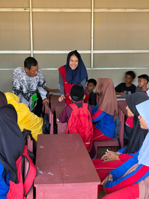 Maudy Ayunda Bangun Ruang Belajar Sementara di Aceh Timur. Foto: Dok. Maudy Ayunda Foundation X Save the Children Indonesia