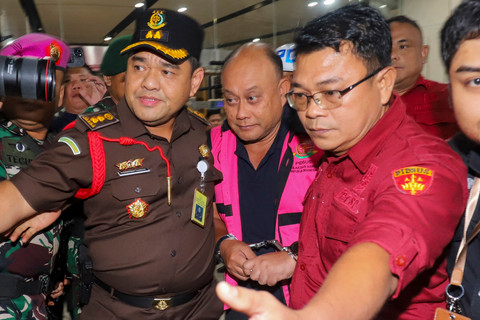 Mantan kepala program makan siang gratis sekolah Indonesia, Dadan Hindayana, ditahan oleh Kejaksaan Agung di Jakarta pada 3 Juni 2026. Foto: Bay Ismoyo/AFP