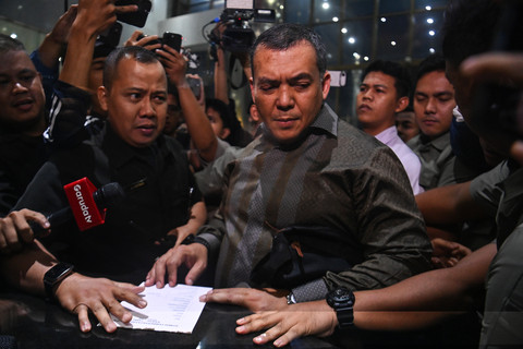 Wakil Menteri Imigrasi dan Pemasyarakatan Silmy Karim (tengah) tiba untuk menjalani pemeriksaan di Gedung Merah Putih KPK, Jakarta, Rabu (3/6/2026). Foto: Indrianto Eko Suwarso/ANTARA FOTO