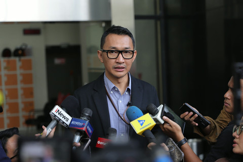 Juru bicara Komisi Pemberantasan Korupsi (KPK) Budi Prasetyo memberikan keterangan kepada wartawan di Gedung KPK Merah Putih, Jakarta, Kamis (4/6/2026). Foto: Jamal Ramadhan/kumparan