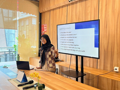 Program pelatihan bahasa Inggris hasil kolaborasi UPT Balai Layanan Bisnis Teras Malioboro dan Jogja English Training Centre (JETC). Foto: Kumparan/Gracetika JP.