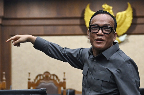 Terdakwa kasus dugaan pemerasan dalam pengurusan sertifikat K3 di Kementerian Ketenagakerjaan Immanuel Ebenezer bersiap mengikuti sidang pembacaan putusan di Pengadilan Tipikor, Jakarta, Kamis (4/6/2026). Foto: Bayu Pratama S/ANTARA FOTO