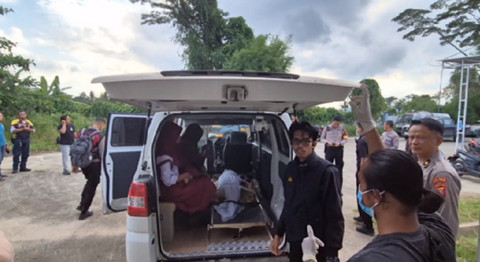 Evakuasi jenazah bocah laki-laki berusia 7 tahun yang dilaporkan hilang sejak Minggu (1/6/2026) akhirnya ditemukan dalam kondisi meninggal dunia di Sangatta, Kabupaten Kutai Timur, Kalimantan Timur,  pada Rabu (3/6/2026) siang. Foto: Dok. Istimewa