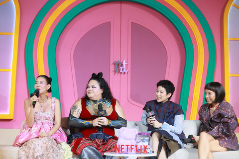 Artis Shenina Cinnamon dan Nadya Sharifa saat konferensi pers film series "Night Shift For Cuties" dikawasan Blok M, Jakarta, Kamis, (4/6/2026). Foto: Agus Apriyanto