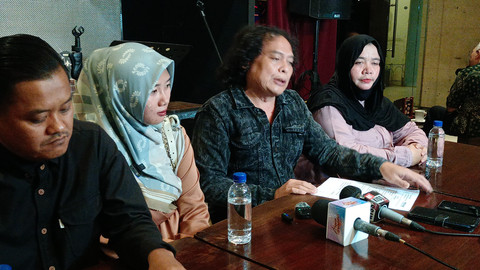Konferensi Pers Deolipa Yumara selaku Tim Kuasa Hukum Eks ART Erin di Kawasan Jakarta Selatan. Foto: Aprilandika Pratama/kumparan