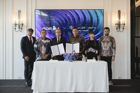 Sesi penandatanganan kesepakatan kerja sama yang dilakukan oleh CEO NeutraDC Group Andreuw Th.A.F (ketiga dari kanan) dan Chairman & CEO Gorilla Technology Jay Chandan (ketiga dari kiri), disaksikan langsung oleh Komisaris NeutraDC Nxera Batam Cyndi Pei (kedua dari kanan), Group CTO GorillaTechnology Rajesh Natarajan (paling kiri), di Bangkok, Thailand, pada bulan Mei 2026 lalu.