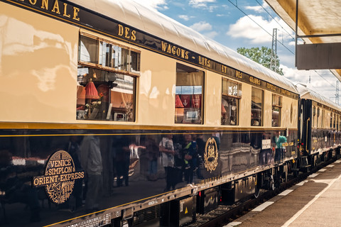 Ilustrasi kereta mewah di Eropa. Foto: Roberto Sorin/Shutterstock