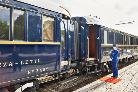 Ilustrasi kereta mewah di Eropa. Foto: Sergey Ryzhov/Shutterstock