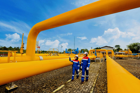 Ilustrasi petugas PGN saat memeriksa jaringan pipa gas. Foto: Dok. Pertamina