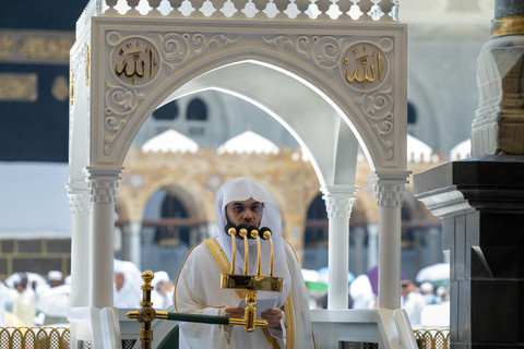 Syekh Al Dosari menjadi khatib dan imam salat Jumat di Masjidil Haram pada 5 Juni 2026 setelah puncak haji berakhir.   Foto: Dok. AlharamainSA