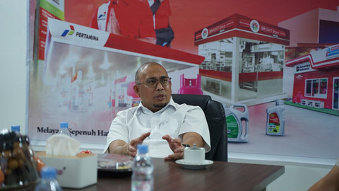 Wakil Ketua Komisi VI DPR Andre Rosiade saat berdiskusi dengan jajaran Pertamina Patra Niaga Sumbar dalam pemantauan penyaluran BBM bersubsidi di Kota Padang, Jumat (5/6/2026). Foto: Dok. Istimewa